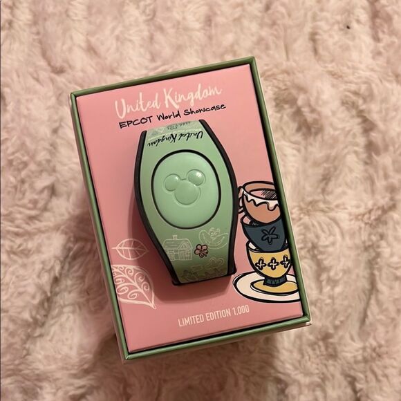 Disney World Epcot United Kingdom Alice White MagicBand LE 1000 - Picture 1 of 9